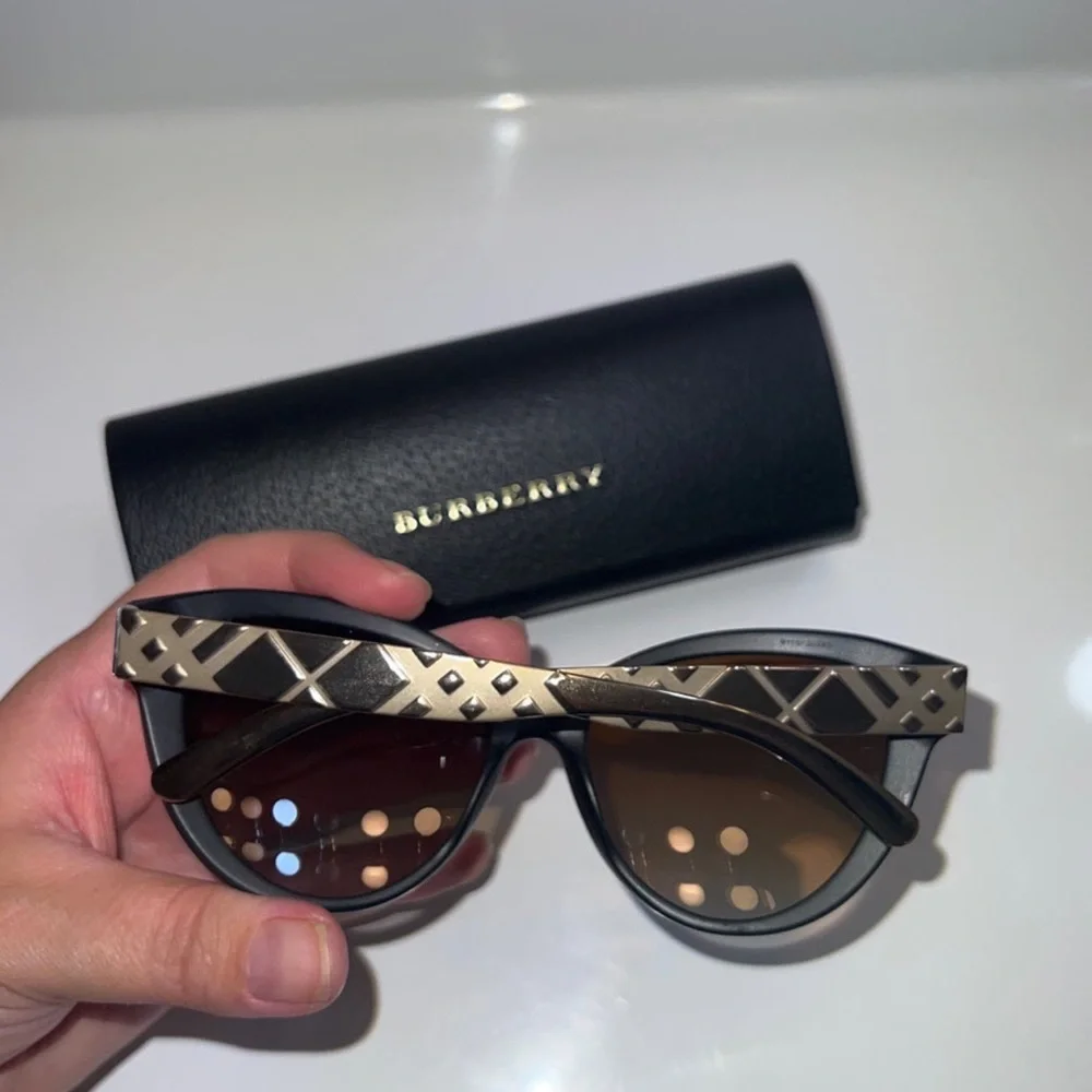 Burberry Sunglasses - Picture 5 of 11